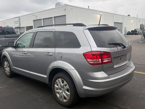 Used 2018 Dodge Journey SE FWD image 3