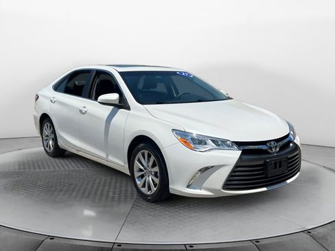 Used 2017 Toyota Camry XLE FWD image 1