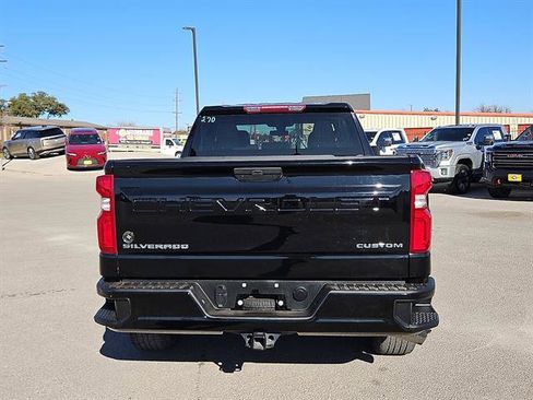 Used 2022 Chevrolet Silverado 1500 Custom w/ Safety Confidence Package image 4