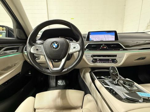 Used 2021 BMW 750i xDrive w/ Executive Package image 34