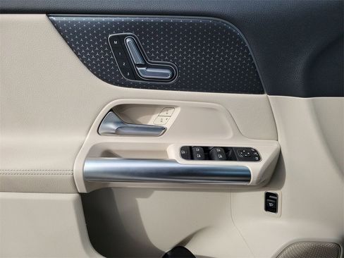 New 2025 Mercedes-Benz GLA 250 image 15