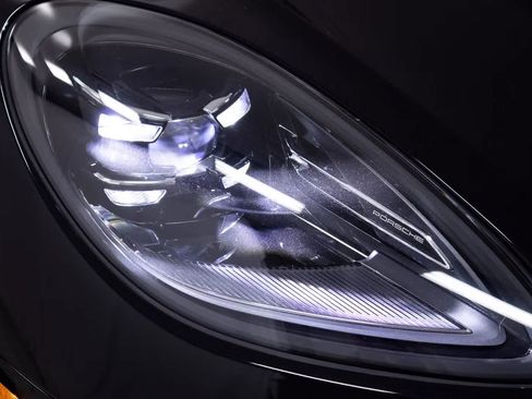 Certified 2025 Porsche Macan AWD/4WD image 16