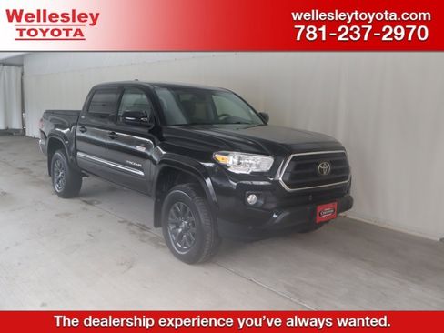 Certified 2021 Toyota Tacoma SR5 image 1