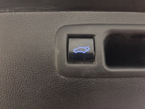 Used 2022 Toyota Highlander LE image 12