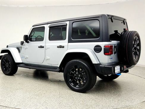 Used 2023 Jeep Wrangler Unlimited Sahara AWD/4WD image 7