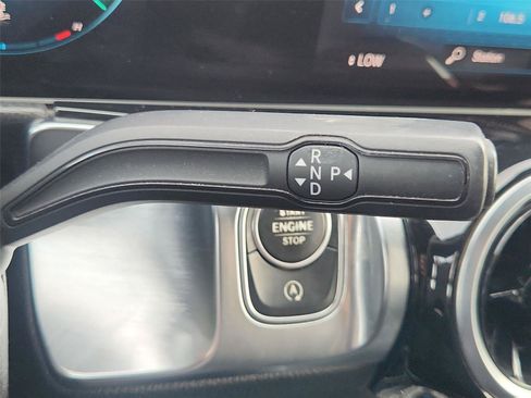 Used 2020 Mercedes-Benz GLB 250 w/ Premium Package image 15