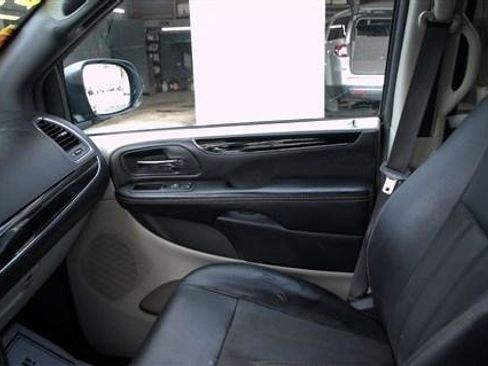 Used 2019 Dodge Grand Caravan SXT FWD image 18
