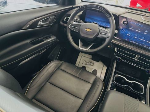 Used 2026 Chevrolet Traverse High Country FWD image 37