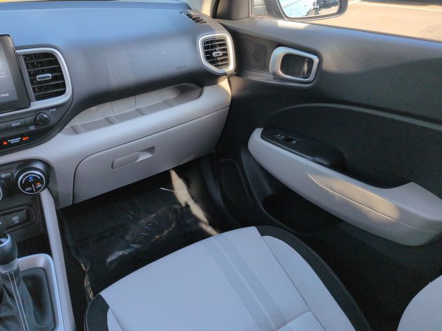 Used 2024 Hyundai Venue SEL FWD image 17