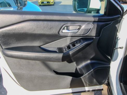 Used 2024 Nissan Rogue SV FWD image 11