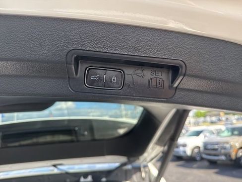 Used 2023 Ford Explorer Limited w/ Limited Technology Package AWD/4WD image 10