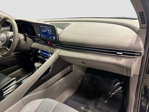 Used 2022 Hyundai Elantra SEL image 30