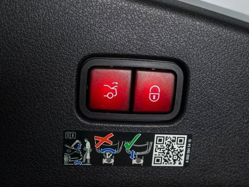 Certified 2025 Mercedes-Benz CLE 53 AMG 4MATIC Coupe image 33