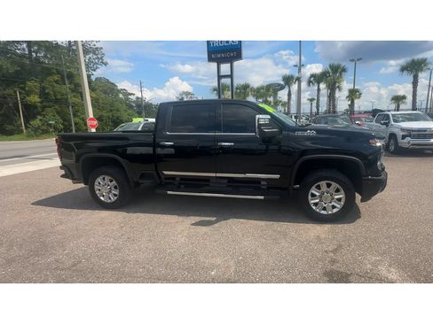 Used 2024 Chevrolet Silverado 2500 High Country w/ High Country Premium Package AWD/4WD image 5