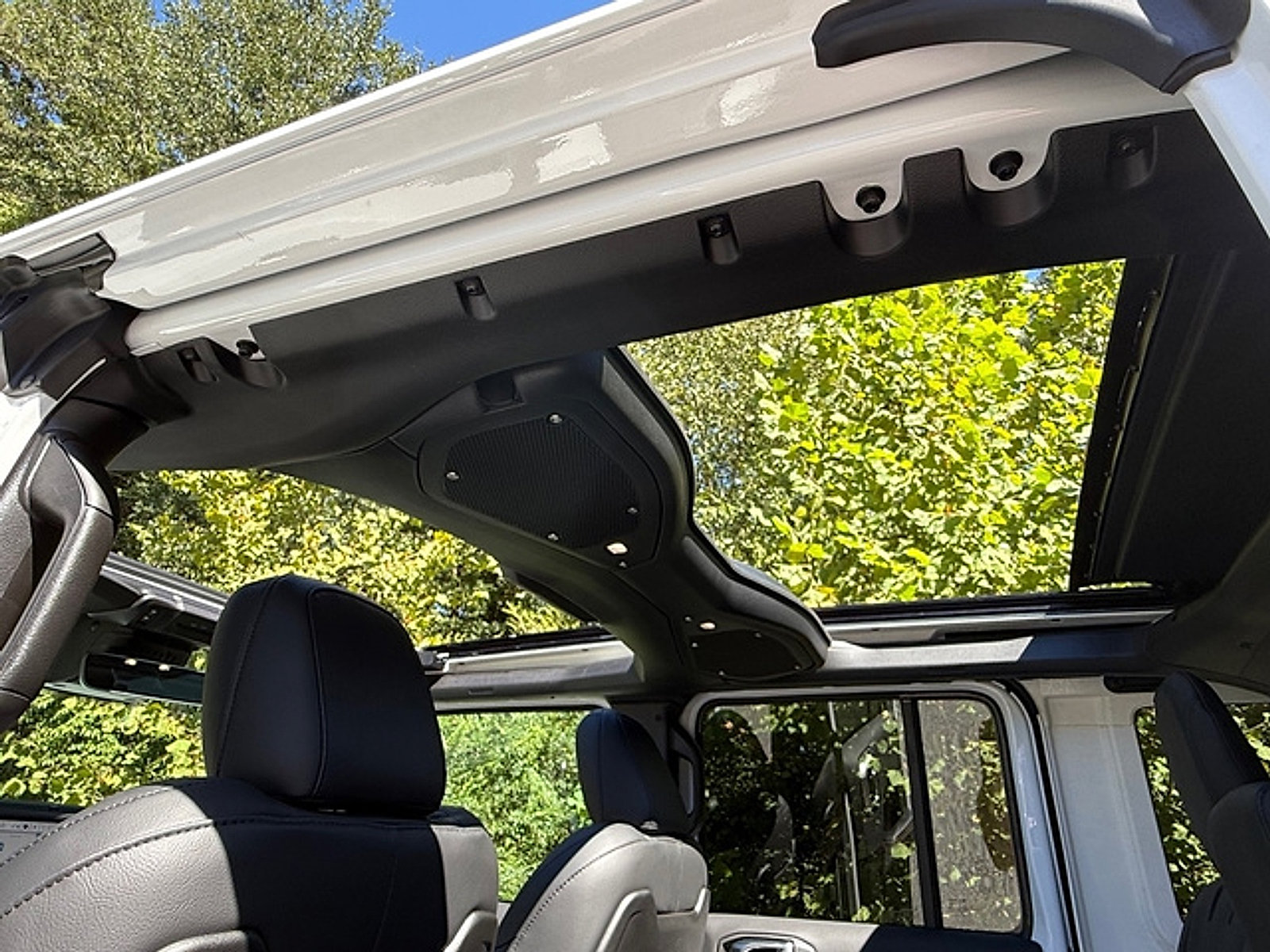 New 2027 Jeep Wrangler Unlimited Sahara AWD/4WD image 26