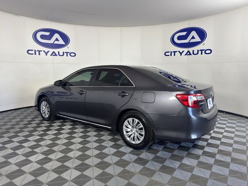 Used 2014 Toyota Camry LE image 5