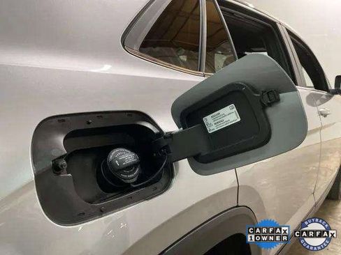 Used 2025 Volkswagen Atlas Cross Sport SE w/ Black Wheel Package image 94