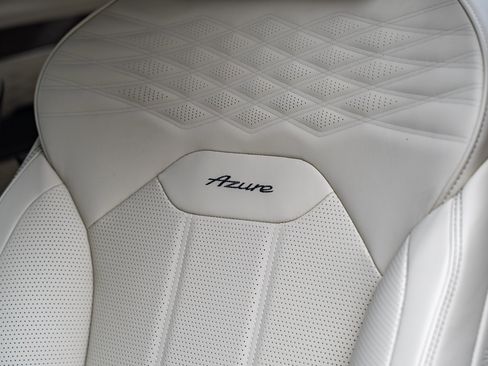 Used 2024 Bentley Bentayga Extended Wheelbase image 17