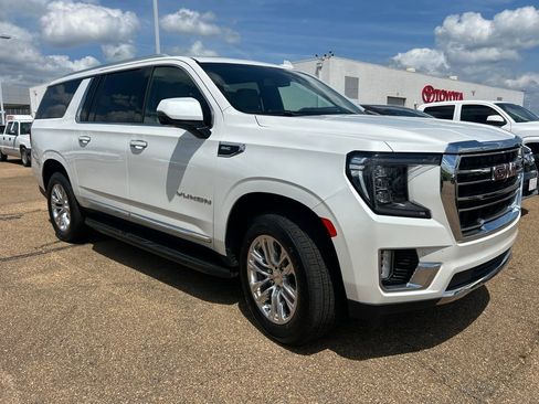 Used 2022 GMC Yukon XL SLT w/ SLT Premium Package image 6