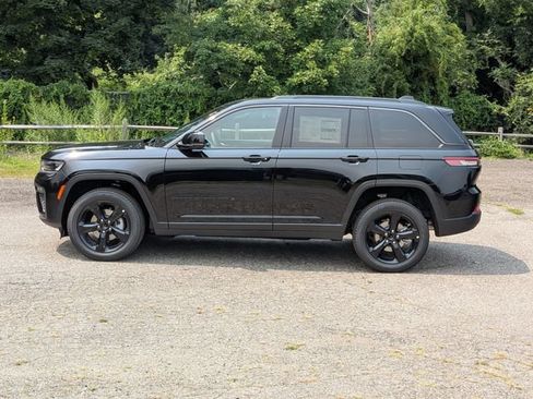 New 2026 Jeep Grand Cherokee Limited w/ Limited Altitude Package AWD/4WD image 6