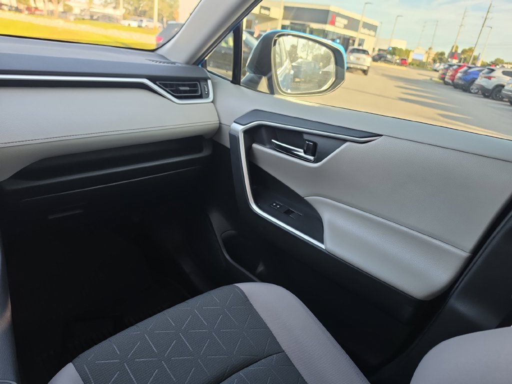 Used 2019 Toyota RAV4 XLE FWD image 10