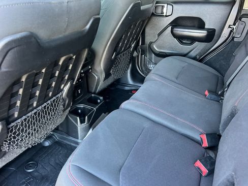 Used 2018 Jeep Wrangler Unlimited Rubicon AWD/4WD image 4