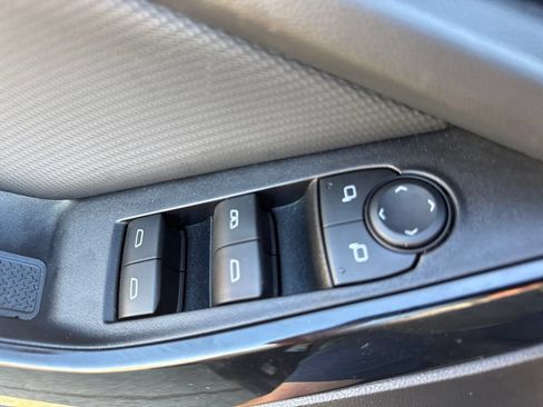 Used 2025 Chevrolet Equinox LT w/ Convenience Package II AWD/4WD image 17