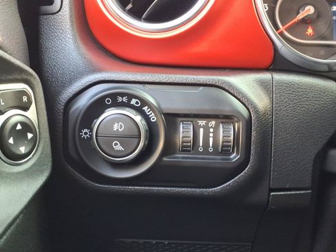Used 2021 Jeep Gladiator Rubicon w/ Dual Top Group AWD/4WD image 28