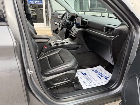 Used 2021 Ford Explorer XLT w/ Equipment Group 202A image 18