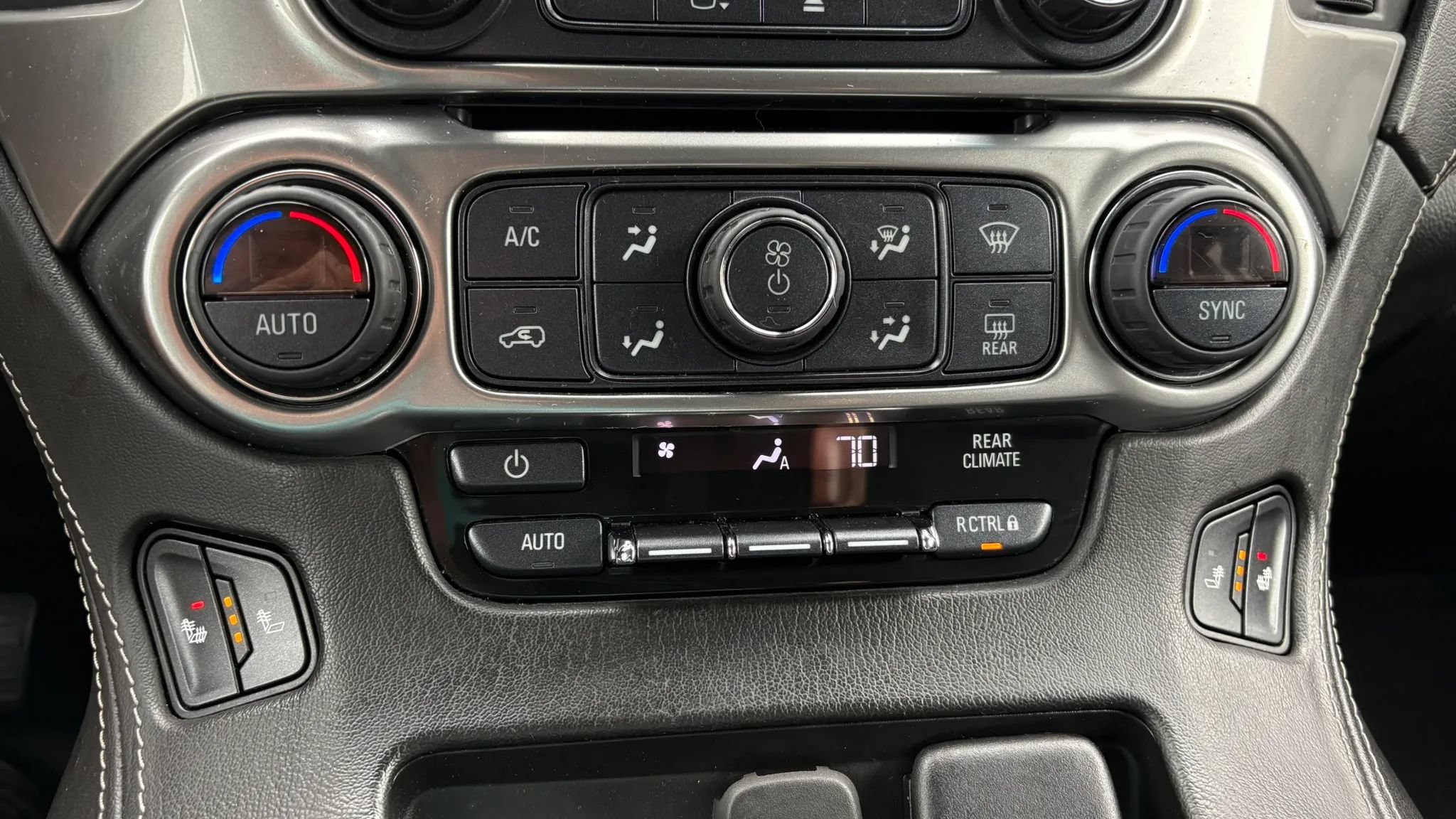 Used 2018 Chevrolet Suburban LT AWD/4WD image 25
