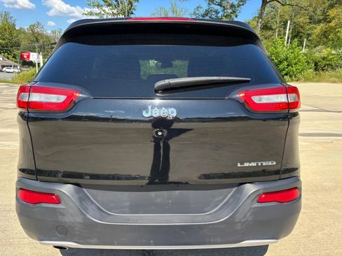 Used 2017 Jeep Cherokee Limited image 8