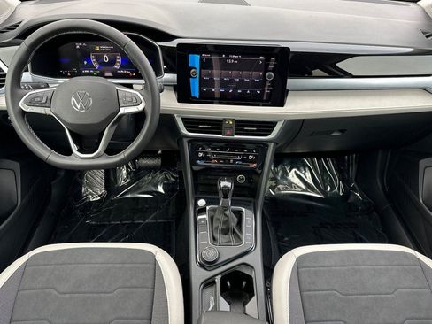 New 2026 Volkswagen Taos SE image 12