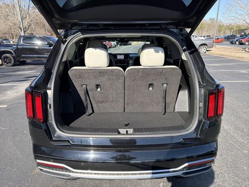 Used 2022 Kia Sorento EX w/ Panoramic Sunroof Package image 18