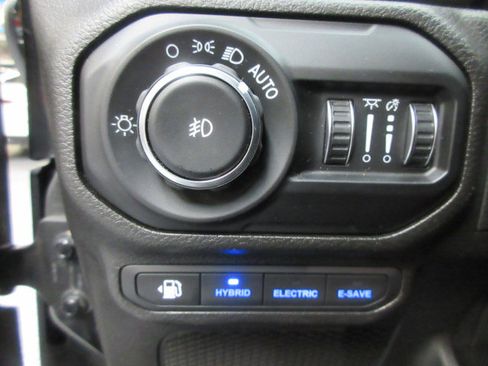 Used 2021 Jeep Wrangler Unlimited Sahara w/ Cold Weather Group image 15