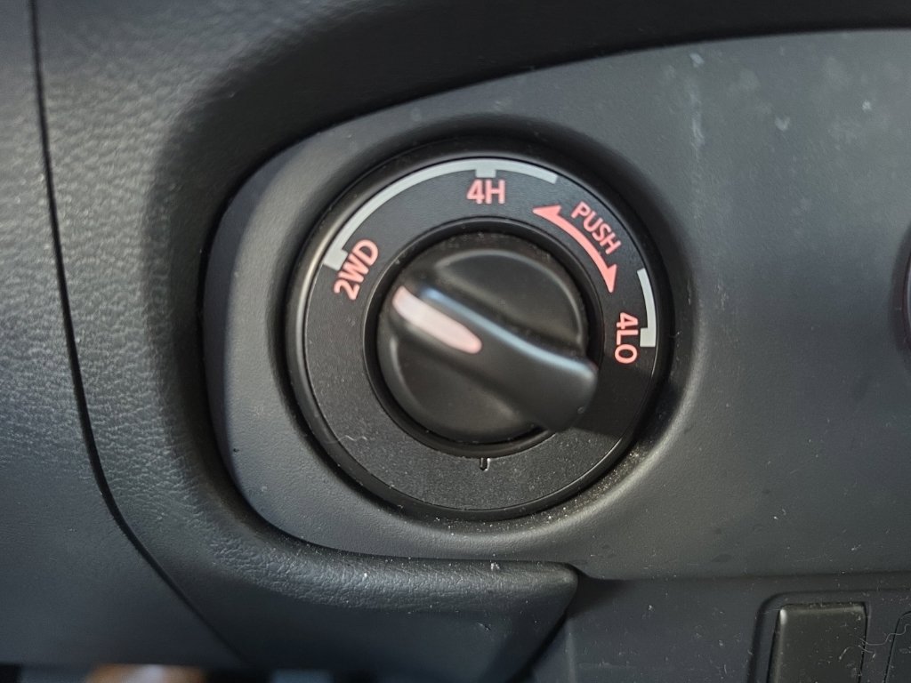 Used 2023 Nissan Frontier SV AWD/4WD image 9
