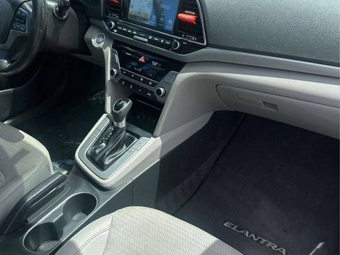 Used 2017 Hyundai Elantra Limited w/ Limited Tech Package 04 FWD image 9
