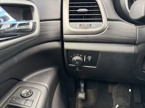Used 2022 Jeep Grand Cherokee Laredo X RWD image 17