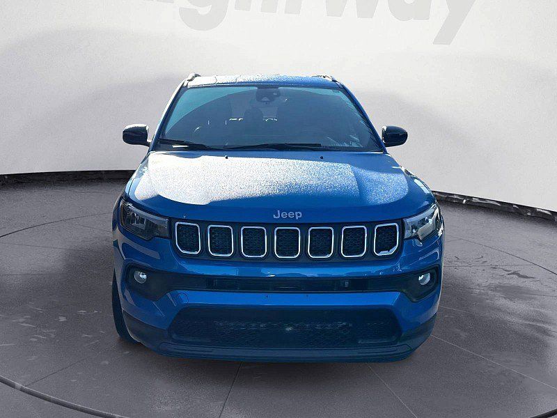 Used 2024 Jeep Compass Latitude AWD/4WD image 8