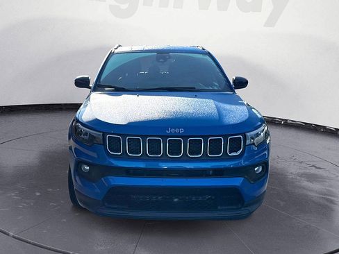 Used 2024 Jeep Compass Latitude AWD/4WD image 8