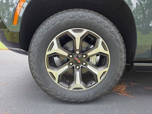 New 2026 GMC Yukon XL AT4 Ultimate AWD/4WD image 10