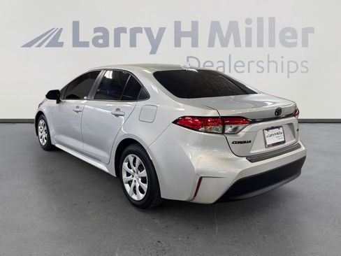 Used 2025 Toyota Corolla LE FWD image 3