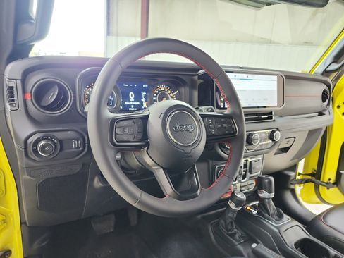 Used 2024 Jeep Wrangler Unlimited Rubicon image 18