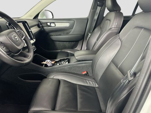 Certified 2023 Volvo XC40 B5 Plus w/ Climate Package image 22