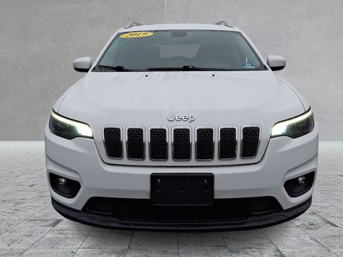 Used 2019 Jeep Cherokee Latitude Plus w/ Cold Weather Group AWD/4WD image 2