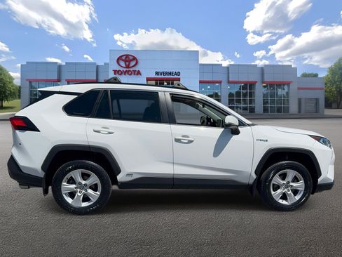 Certified 2021 Toyota RAV4 XLE w/ Convenience Package AWD/4WD image 4
