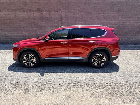 Used 2019 Hyundai Santa Fe AWD image 2