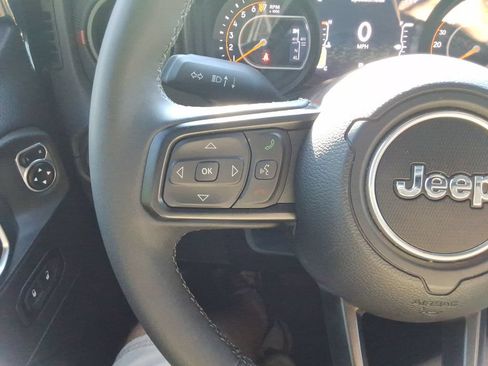 Used 2025 Jeep Gladiator Rubicon AWD/4WD image 26