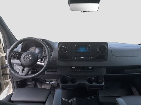 Used 2024 Mercedes-Benz Sprinter 2500 image 43