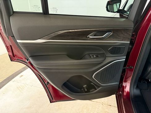 New 2026 Jeep Grand Cherokee Limited image 12