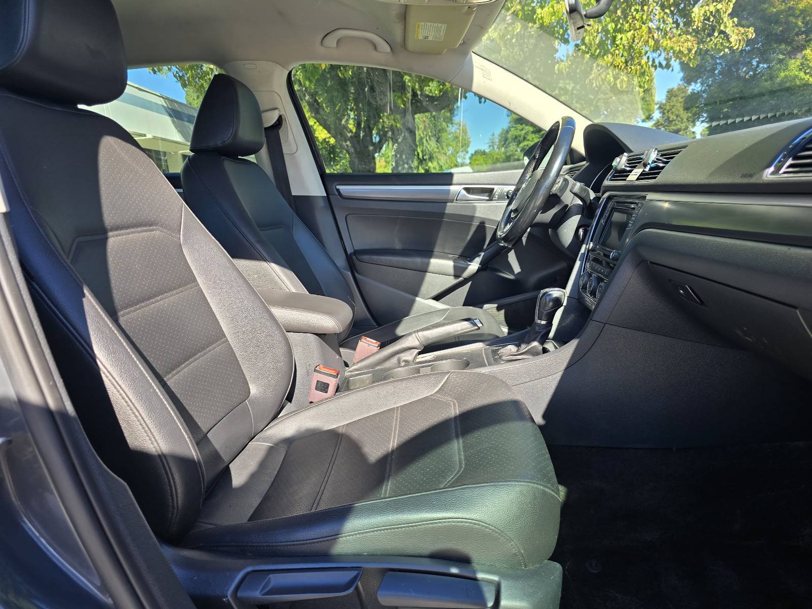 Used 2018 Volkswagen Passat 2.0T R-Line FWD image 18